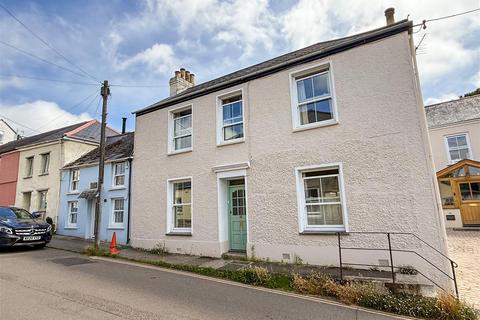 3 bed property, in Lemon Hill, £325,000