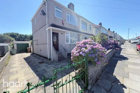 3 bed property, in Ashburnham Road, £220,000
