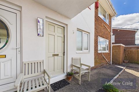 1 bed property, in Thirlmere, £60,000