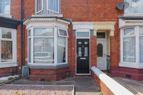 2 bed property, in Stewart Street, £145,000