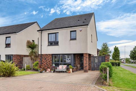 3 bed property, in 2 Bute Way, £280,000