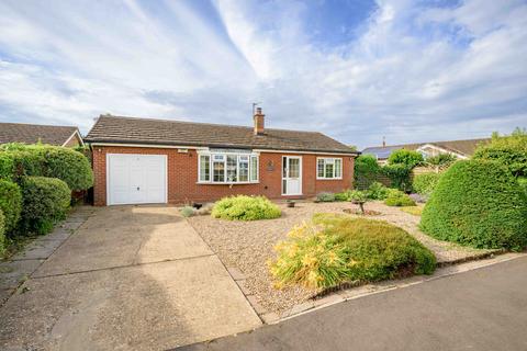 2 bed property, in Hemingby Way, £280,000