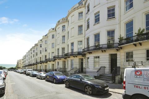 2 bed property, in Brunswick Place, £400,000
