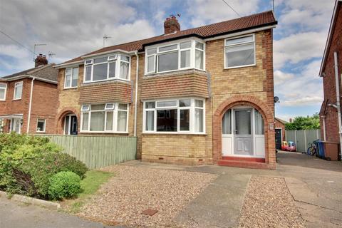 3 bed property, in Molescroft Drive, £285,000