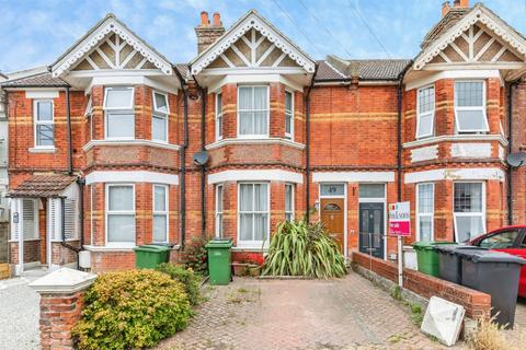 3 bed property, in Canute Road, £260,000