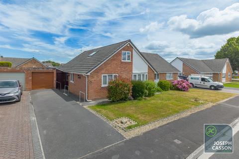 4 bed property, in Holford Road, £350,000