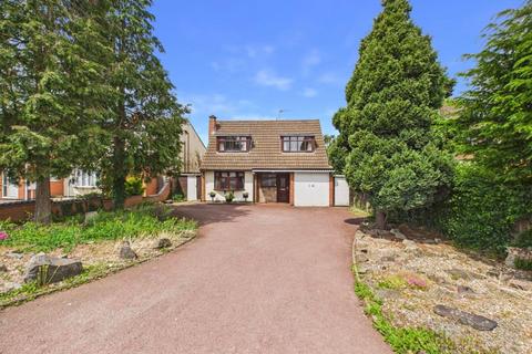 3 bed property, in Station Road, £450,000