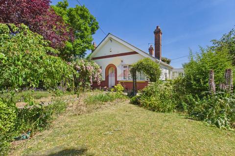 3 bed property, in Bures Road, £350,000