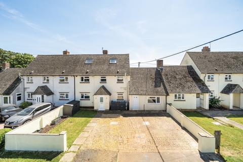 5 bed property, in The Paddocks, £500,000