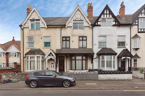5 bed property, in Heathfield Road, £300,000