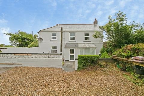 3 bed property, in Loscombe Road, £325,000