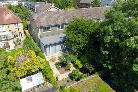 4 bed property, in North Street, £600,000
