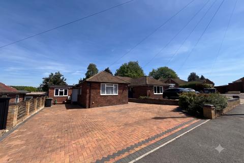 4 bed property, in Hillary Crescent, £400,000