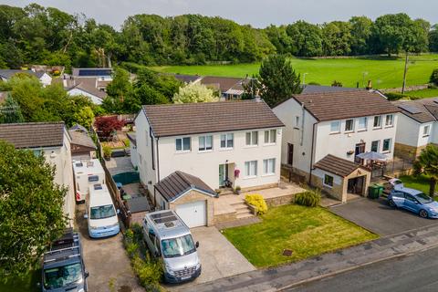 4 bed property, in 29 Paddock Way, £575,000