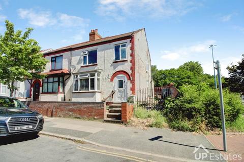 3 bed property, in Beresford Avenue, £180,000