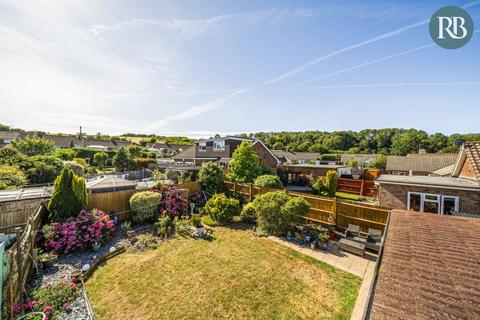 2 bed property, in Hangleton Valley Drive, £595,000