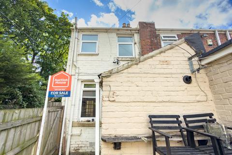 2 bed property, in 1 Kings Terrace, £72,500