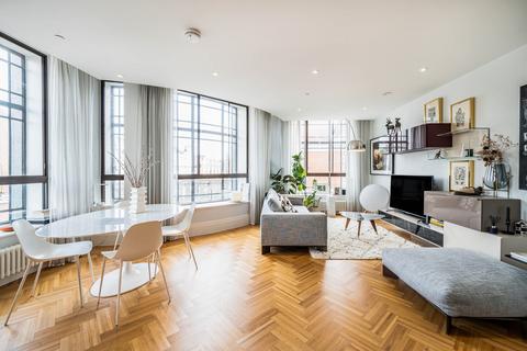 2 bed property, in Ivor House, £500,000