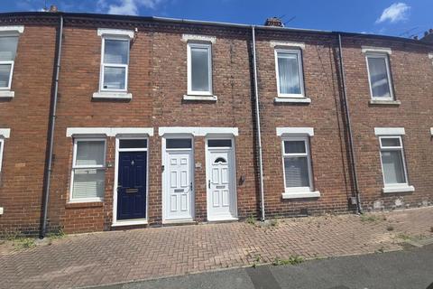 2 bed property, in Hastings Terrace, £120,000