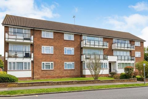 2 bed property, in Watling Court, £399,995