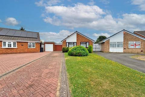 2 bed property, in Berwyn Grove, £250,000