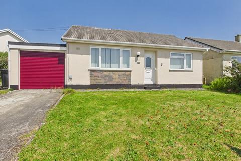2 bed property, in Glendale Crescent, £230,000