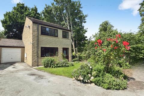 3 bed property, in St Peters Close, £315,000
