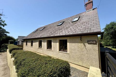 4 bed property, in Unmarked Road, £385,000
