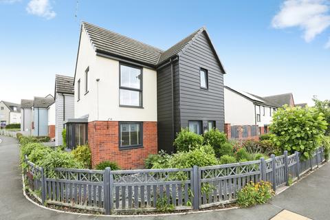 3 bed property, in Cambrian Way, £240,000