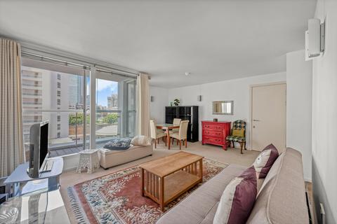 2 bed property, in Corona Building, £375,000
