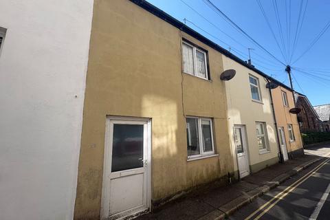 2 bed property, in North Street, £97,500