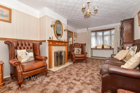 3 bed property, in Churchill Avenue, £270,000