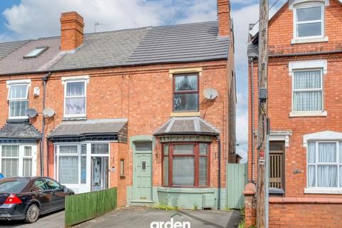 3 bed property, in Hurcott Road, £190,000