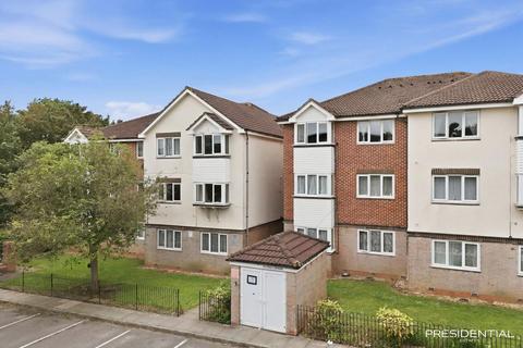 1 bed property, in Debham Court, £280,000