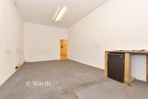 1 bed property, in Tower Hamlets Street, £150,000