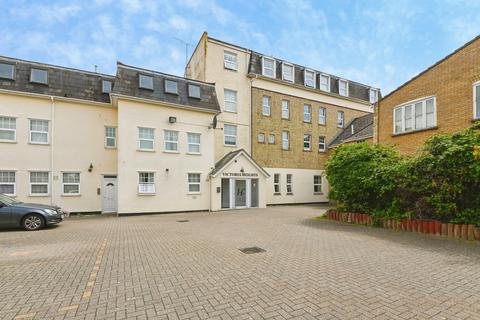 1 bed property, in Carnarvon Road, £90,000