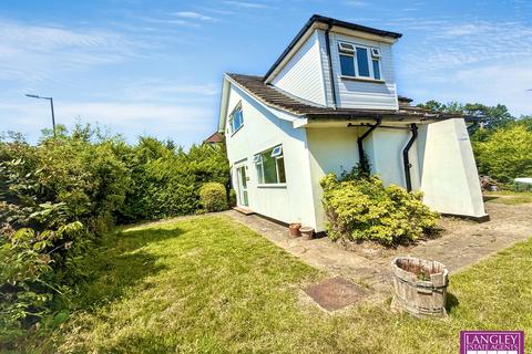 2 bed property, in Links Way, £625,000