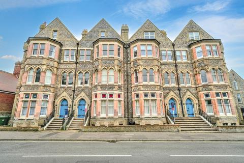 2 bed property, in Overstrand Road, £170,000