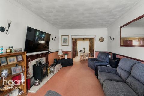 4 bed property, in St Aubyns Gardens, £900,000