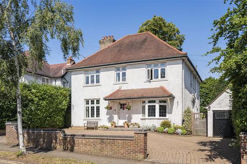 5 bed property, in Gills Hill, £1,980,000
