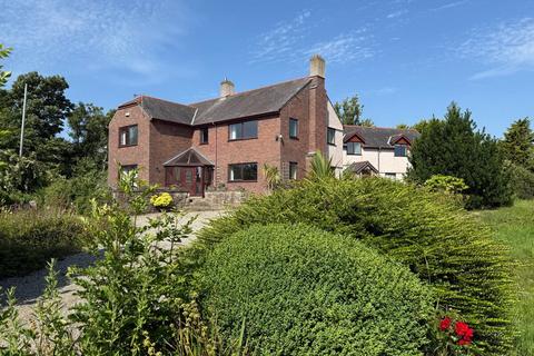 7 bed property, in Lon Foel, £750,000