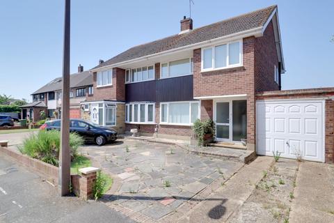 3 bed property, in Abbots Close, £425,000