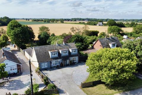 4 bed property, in Stones Green, £750,000