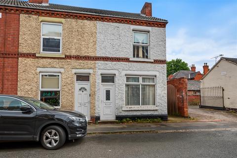 2 bed property, in Russell Street, £125,000