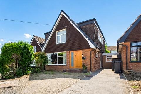 3 bed property, in Wyre Hill, £465,000