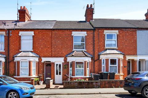 2 bed property, in Peel Road, £300,000