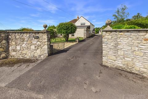 4 bed property, in Longleat Lane, £675,000