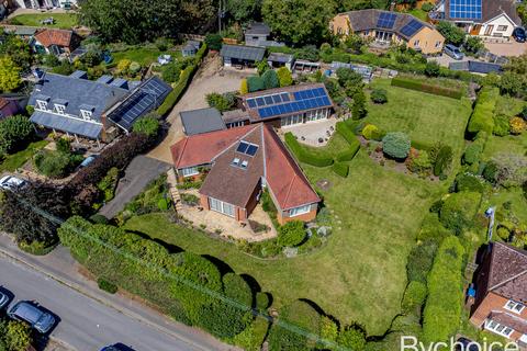 3 bed property, in Hall road, £850,000