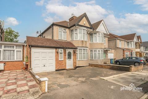 3 bed property, in Alicia Gardens, £690,000