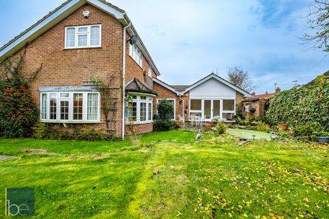 4 bed property, in Woods Lane, £475,000